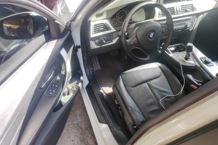 Used BMW 3 Series 2013 320i Sport Edition Driver Seat
