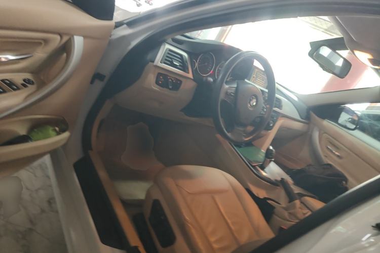 Used BMW 3 Series 2013 320i Sport Edition Driver Seat