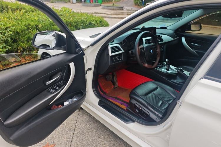 Used BMW 3 Series 2013 320i Sport Edition Driver Seat