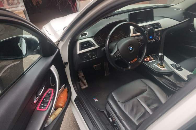 Used BMW 3 Series 2013 320i Sport Edition Driver Seat