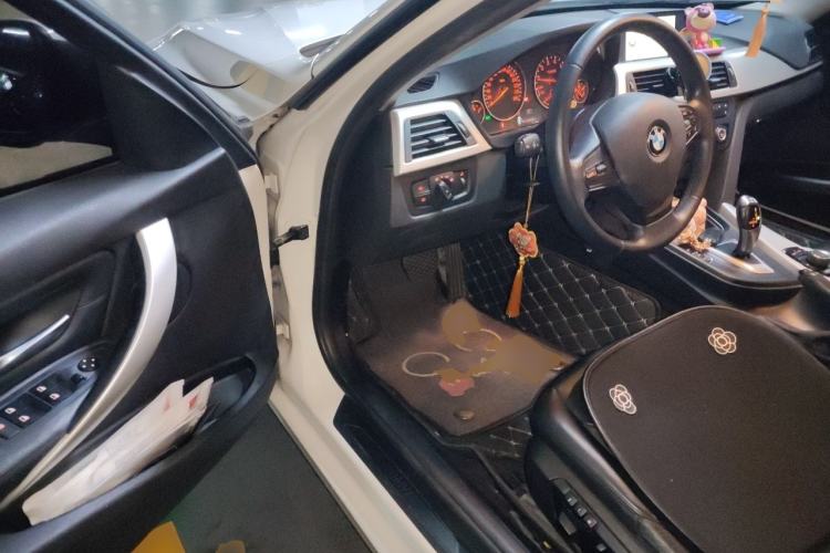 Used BMW 3 Series 2013 320i Sport Edition Driver Seat