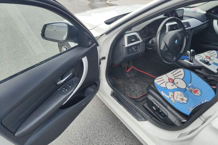 Used BMW 3 Series 2013 320i Sport Edition Driver Seat