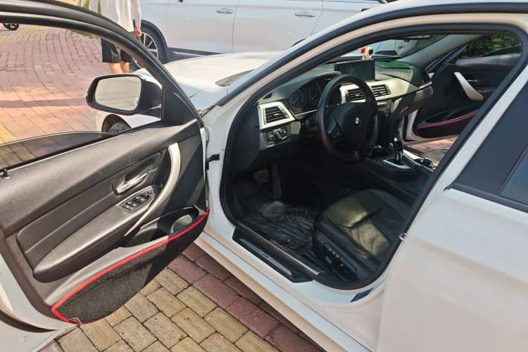Used BMW 3 Series 2013 320i Sport Edition Driver Seat