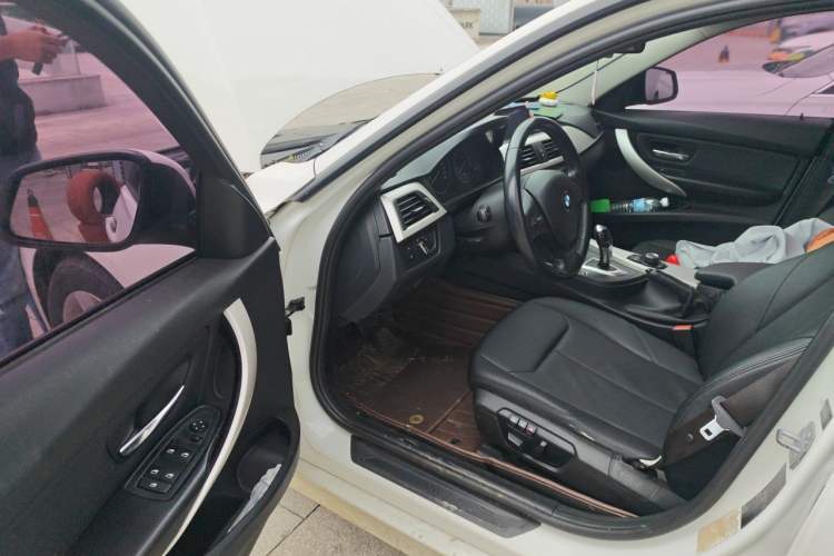 Used BMW 3 Series 2013 320i Active Edition Driver Seat