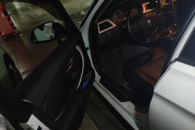 Used BMW 3 Series 2013 320i Active Edition Driver Seat