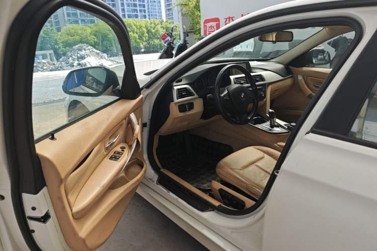 Used BMW 3 Series 2013 320i Sport Edition Driver Seat
