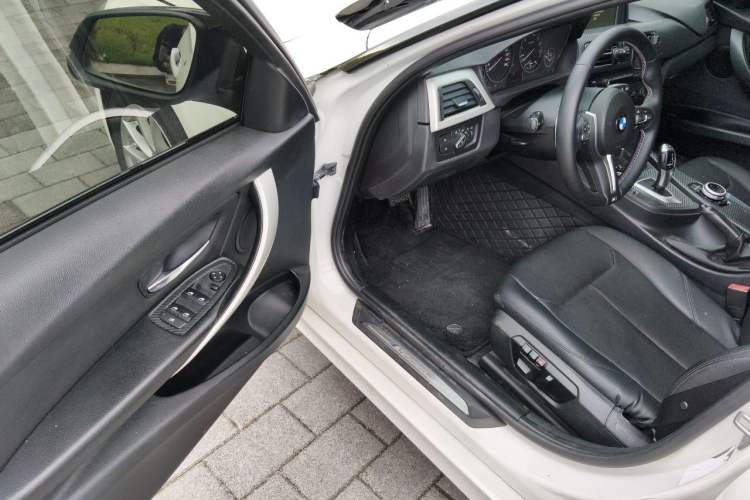 Used BMW 3 Series 2013 316i Active Edition Driver Seat