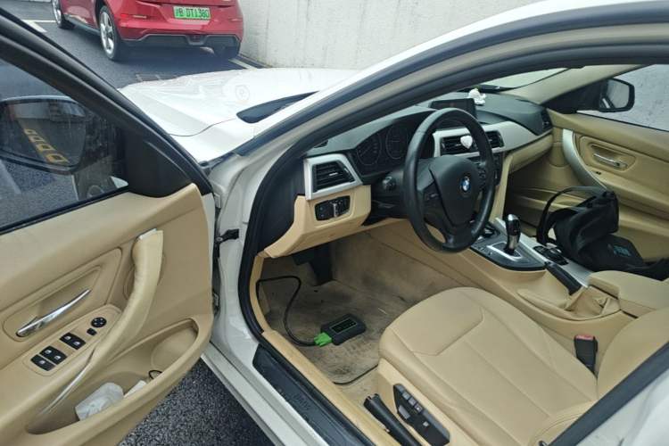 Used BMW 3 Series 2013 320i Active Edition Driver Seat