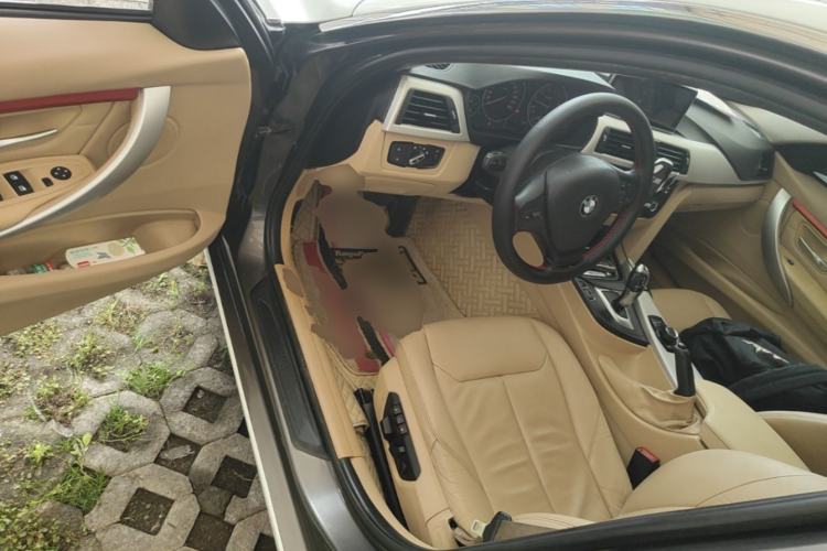 Used BMW 3 Series 2013 320i Sport Edition Driver Seat
