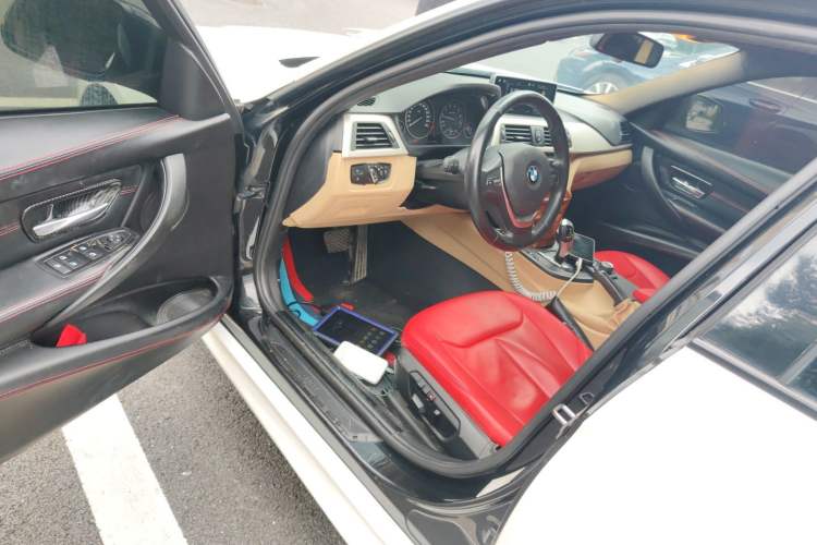 Used BMW 3 Series 2013 320i Active Edition Driver Seat