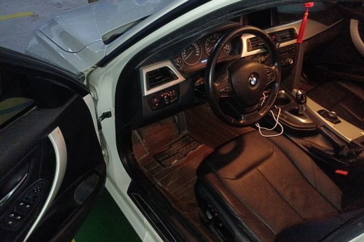 Used BMW 3 Series 2013 320i Active Edition Driver Seat