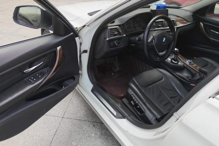 Used BMW 3 Series 2013 320Li Luxury Design Package Driver Seat