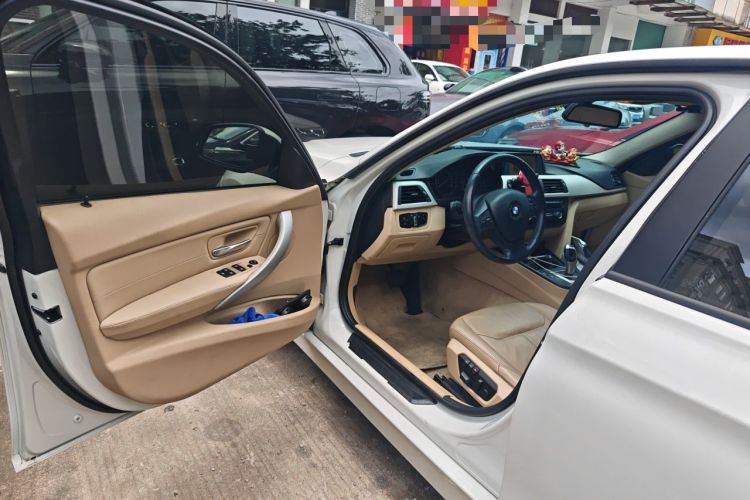 Used BMW 3 Series 2013 320i Sport Edition Driver Seat