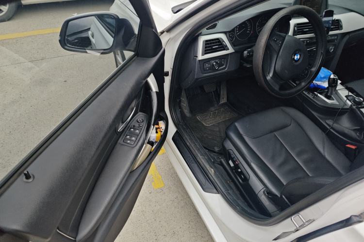 Used BMW 3 Series 2013 320i Sport Edition Driver Seat