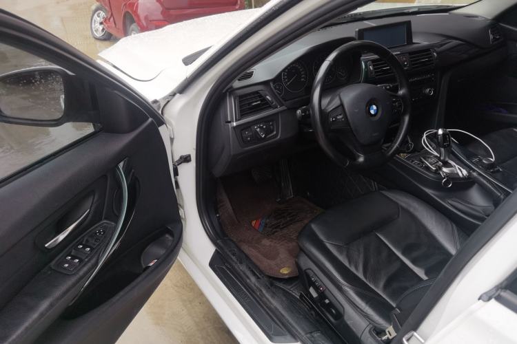Used BMW 3 Series 2013 320i Sport Edition Driver Seat