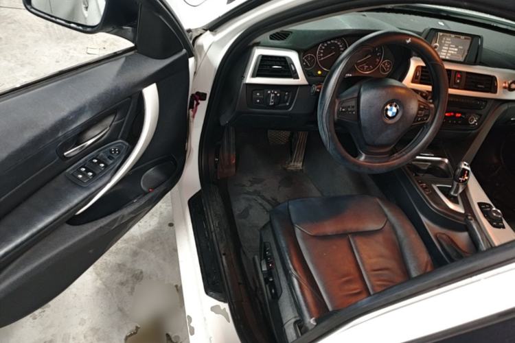 Used BMW 3 Series 2013 320i Sport Edition Driver Seat