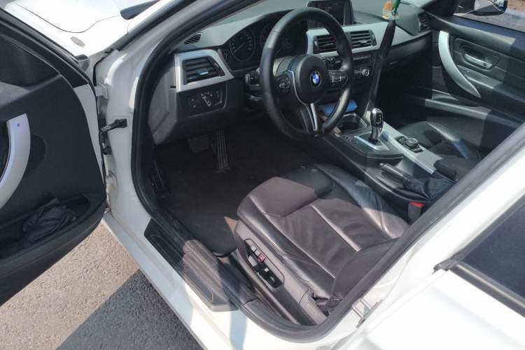 Used BMW 3 Series 2013 320i Sport Edition Driver Seat