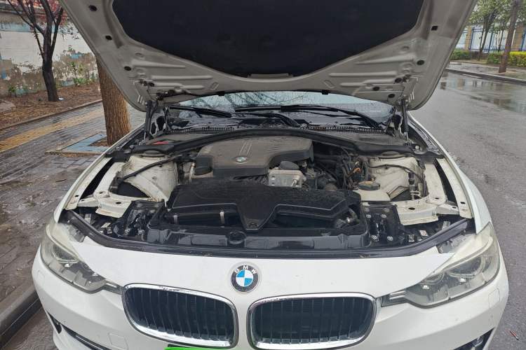 Used BMW 3 Series 2013 320Li Fashion Model Engine Bay