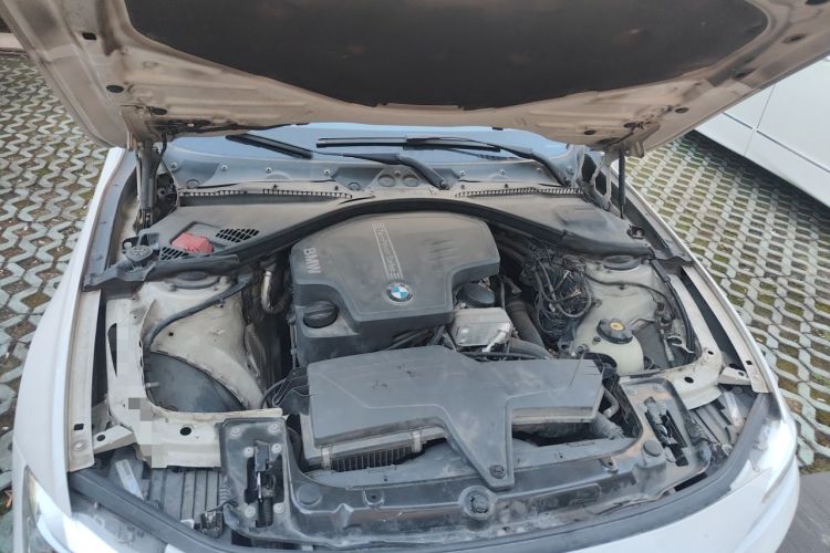 Used BMW 3 Series 2013 320Li Fashion Model Engine Bay