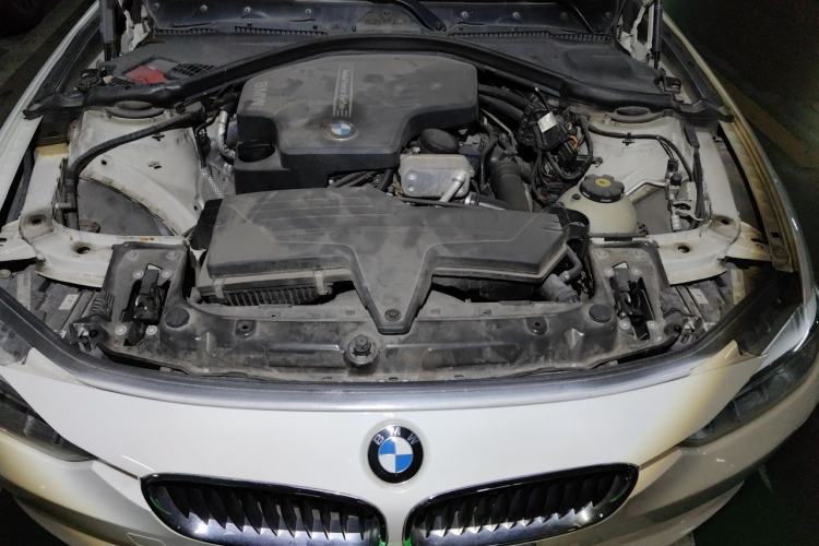 Used BMW 3 Series 2013 320Li Fashion Model Engine Bay