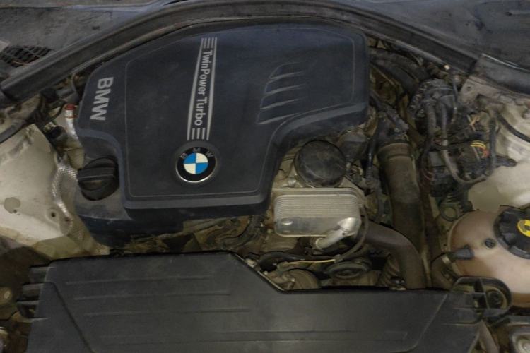 Used BMW 3 Series 2013 320Li Fashion Model Engine Bay