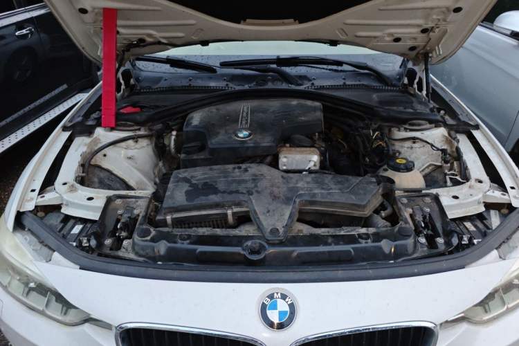 Used BMW 3 Series 2013 320i Sport Edition Engine Bay