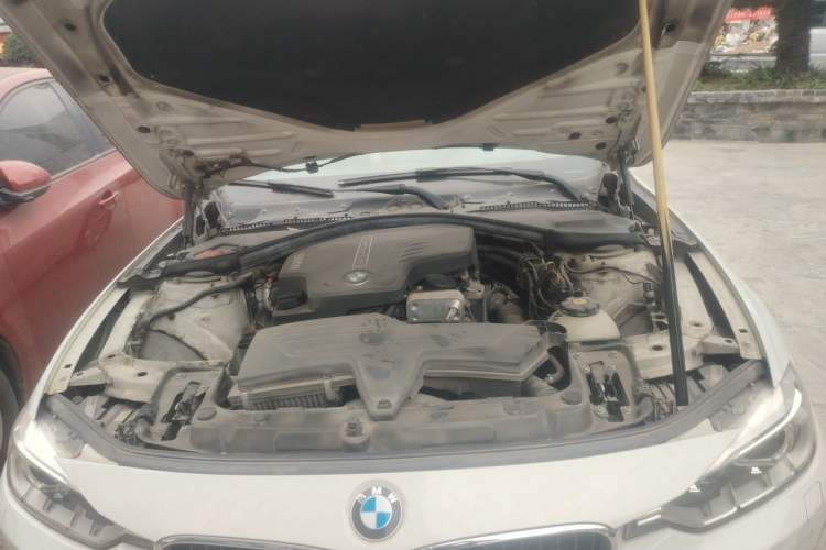 Used BMW 3 Series 2013 320Li Fashion Model Engine Bay