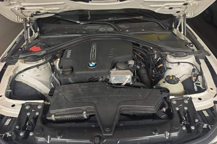 Used BMW 3 Series 2013 320Li Fashion Model Engine Bay
