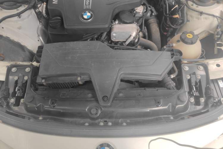 Used BMW 3 Series 2013 320Li Fashion Model Engine Bay