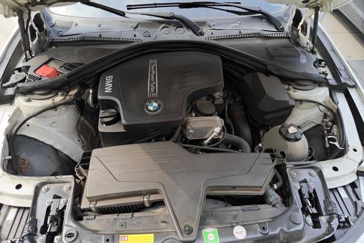 Used BMW 3 Series 2013 320Li Fashion Model Engine Bay