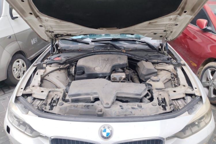 Used BMW 3 Series 2013 320Li Fashion Model Engine Bay