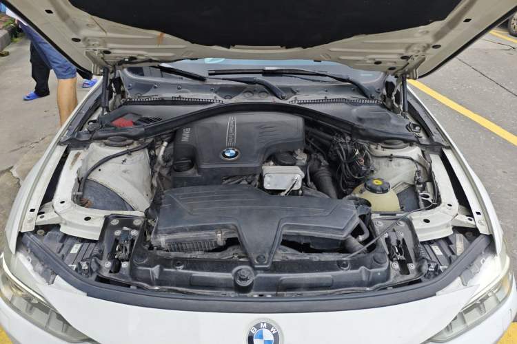 Used BMW 3 Series 2013 320Li Fashion Model Engine Bay
