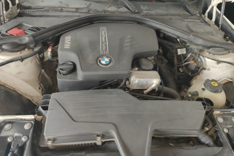 Used BMW 3 Series 2013 320i Sport Edition Engine Bay