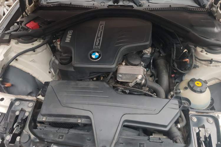 Used BMW 3 Series 2013 320i Sport Edition Engine Bay