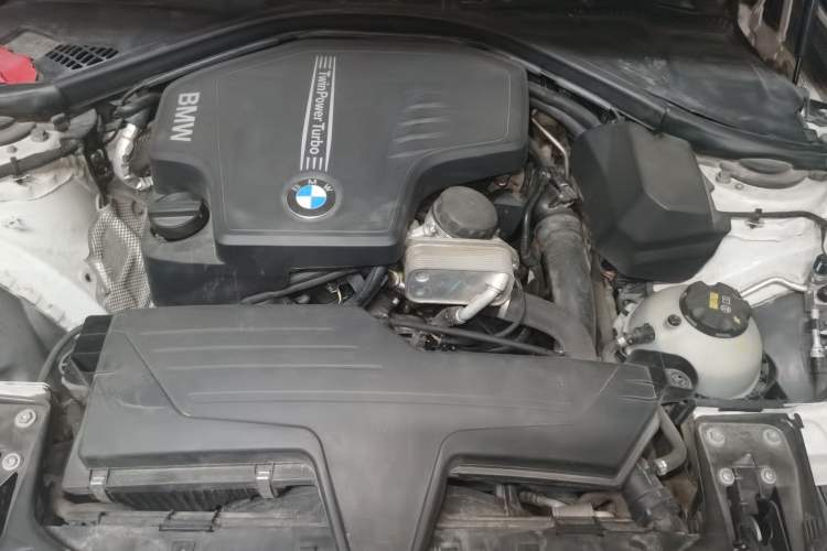 Used BMW 3 Series 2013 320Li Fashion Model Engine Bay