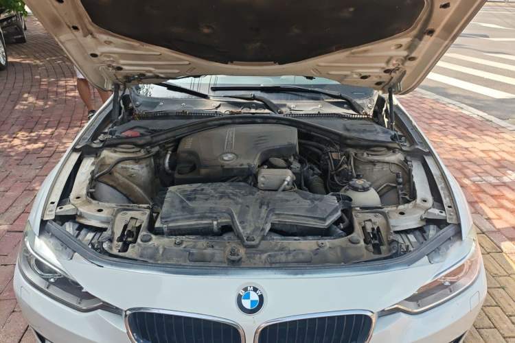 Used BMW 3 Series 2013 320i Sport Edition Engine Bay