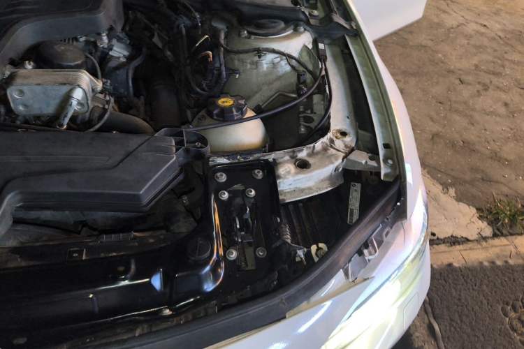 Used BMW 3 Series 2013 320Li Fashion Model Engine Bay Left