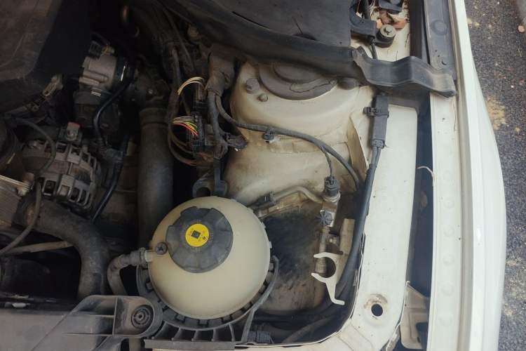 Used BMW 3 Series 2013 320Li Fashion Model Engine Bay Left