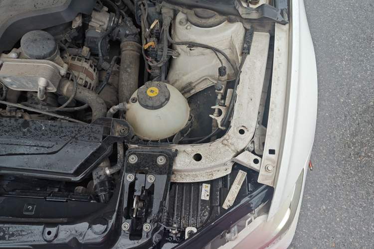 Used BMW 3 Series 2013 320Li Fashion Model Engine Bay Left