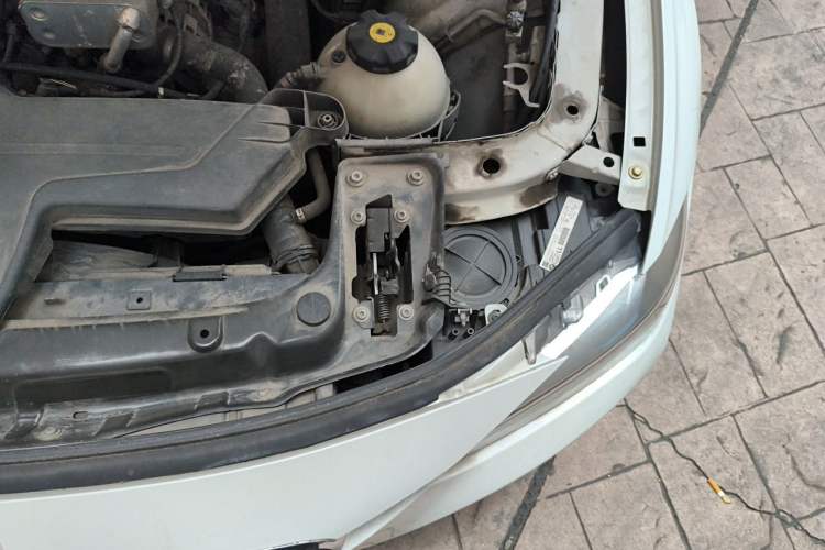 Used BMW 3 Series 2013 320i Active Edition Engine Bay Left