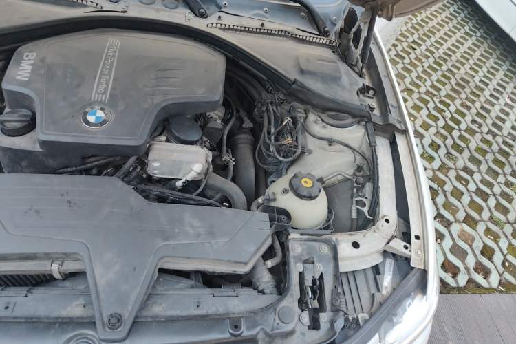 Used BMW 3 Series 2013 320Li Fashion Model Engine Bay Left