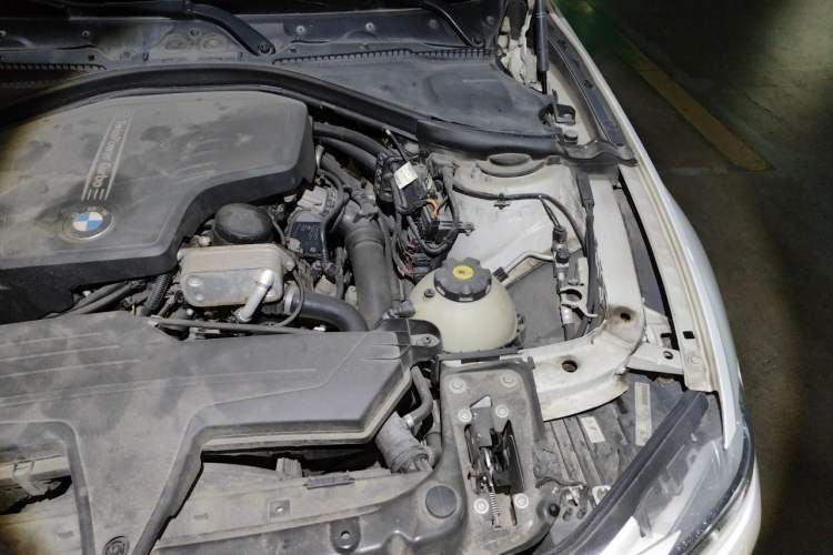 Used BMW 3 Series 2013 320Li Fashion Model Engine Bay Left