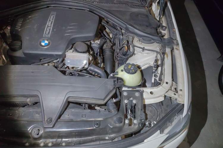 Used BMW 3 Series 2013 320i Active Edition Engine Bay Left