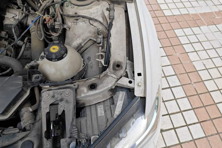 Used BMW 3 Series 2013 320i Sport Edition Engine Bay Left