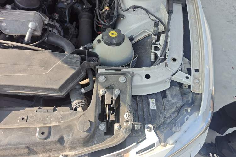 Used BMW 3 Series 2013 328Li Luxury Design Package Engine Bay Left