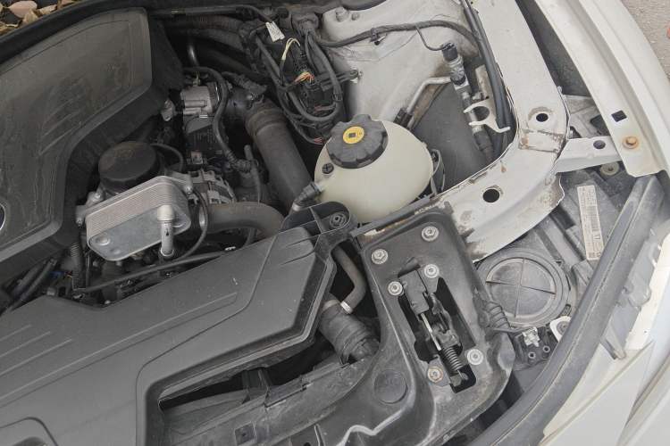 Used BMW 3 Series 2013 320i Active Edition Engine Bay Left
