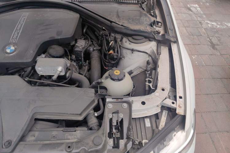Used BMW 3 Series 2013 320Li Fashion Model Engine Bay Left