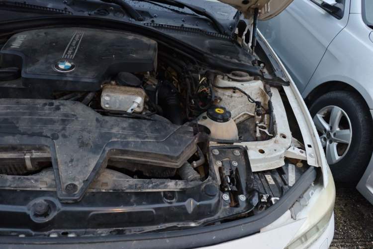Used BMW 3 Series 2013 320i Sport Edition Engine Bay Left