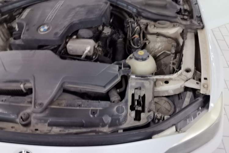 Used BMW 3 Series 2013 320i Active Edition Engine Bay Left
