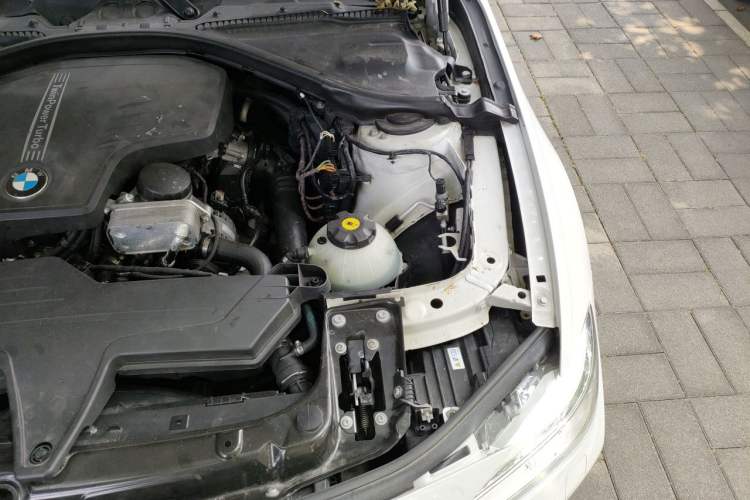 Used BMW 3 Series 2013 328i Sport Design Package Engine Bay Left